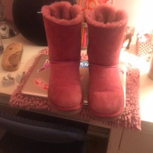 Pink bow uggs